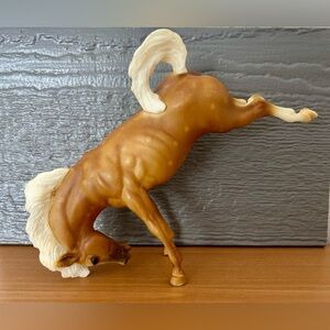 Vintage Breyer Dakota Bucking Bronco Collectible Horse, #932, produced 1995-1996